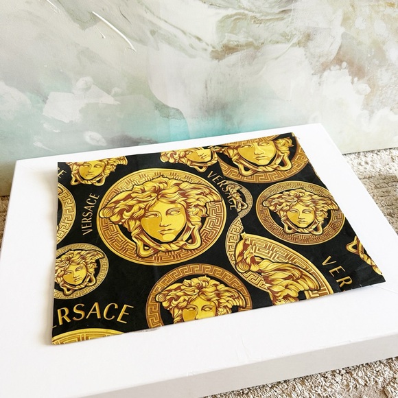 Authentic Versace Baby Pink & Gold Baroque Medusa Palazzo XL Scarf / Wrap - Picture 11 of 13